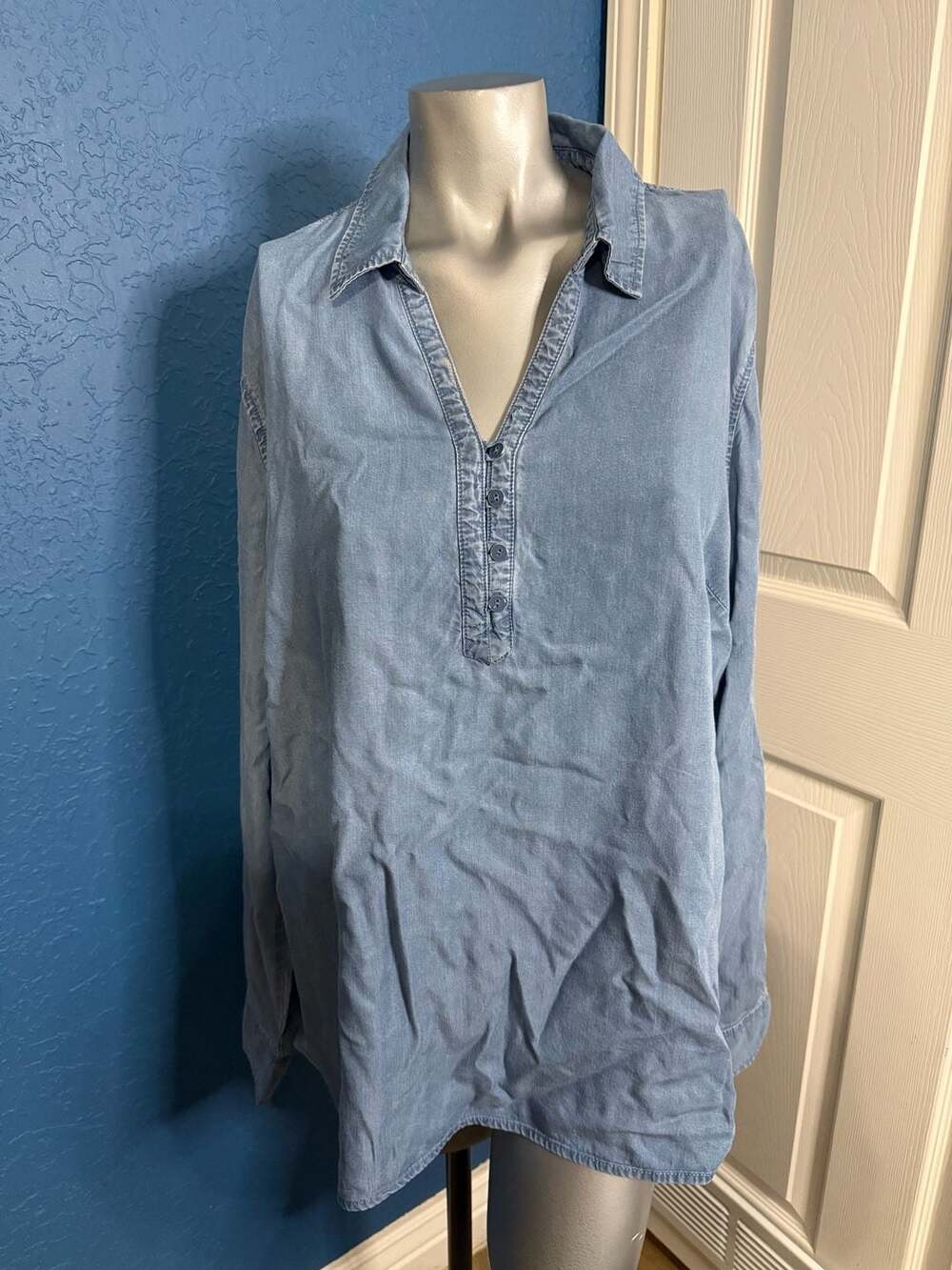 IZOD Women's Blue Lyocell Chambray V-Neck Button-Front Tunic Shirt XXL